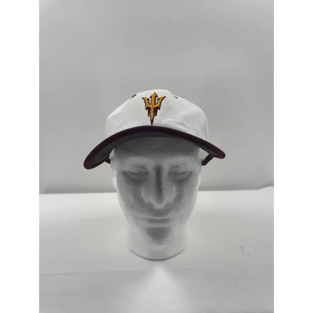 Nike Legacy91 White Embroidered Logo Curved Brim Adjustable Strap Cap‎